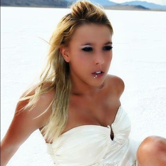 ✨ Meet your Posh Ambassador, Tiffany! - Picture 2 of 8